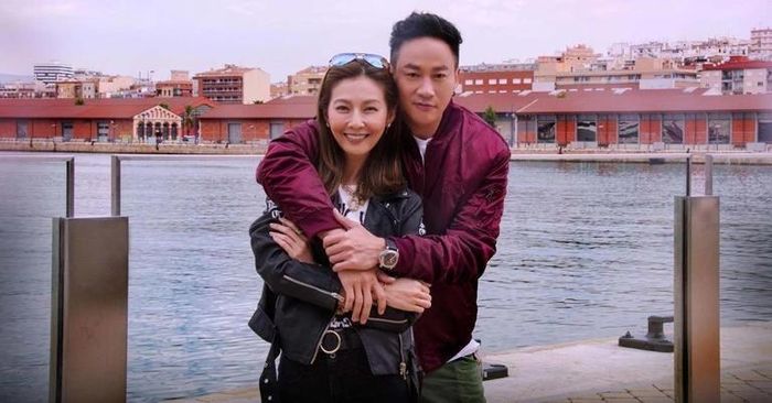 Bà xã luôn là hậu phương vững chắc của Hà Nhuận Đông. (Ảnh: Weibo)