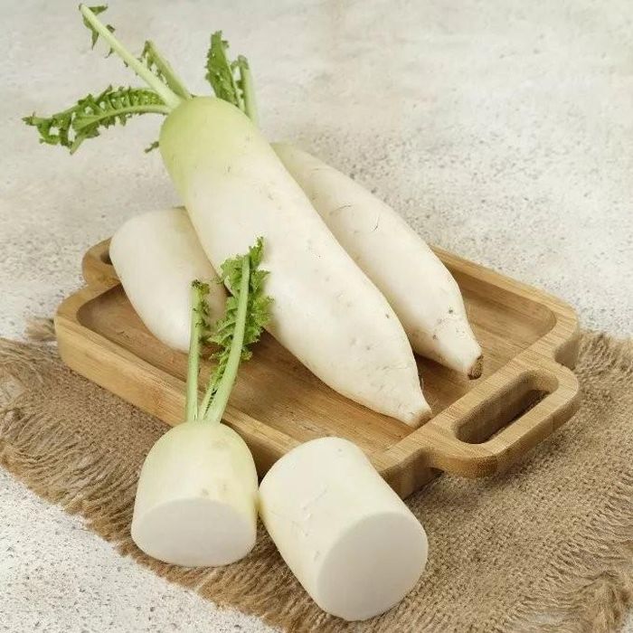 Củ cải trắng là loại rau củ giàu nước, ít calo nhưng chứa nhiều vitamin C, chất xơ và các khoáng chất như kali, canxi, magie. Ảnh minh họa