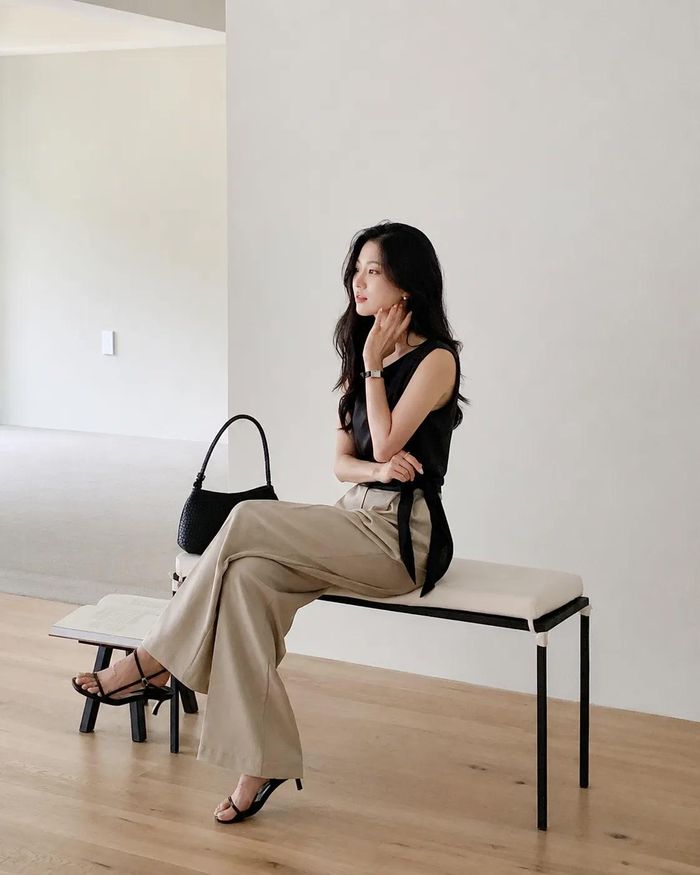 Sandal mule đặc biệt phù hợp khi phối cùng váy maxi, quần culottes, quần jeans sáng màu hay váy slip dress