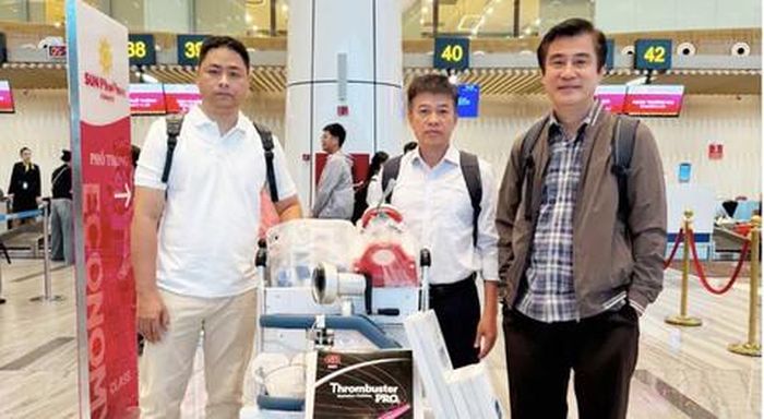 Nhóm chuyên gia của Bệnh viện Chợ Rẫy mang theo trang thiết bị hồi sức cấp cứu đến Phú Quốc