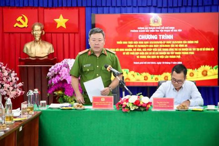 Thượng tá Nguyễn Tiến Nam chủ trì hội nghị