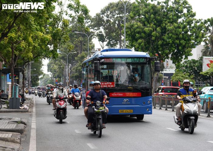 Ba cầu vượt còn lại được đề xuất xây dựng tại khu vực Bà Rịa - Vũng Tàu cũ, gồm các nút giao quốc lộ 51 - Phước Bình; quốc lộ 51 - đường B1 vào Khu công nghiệp Mỹ Xuân B1 và ĐT.994C - đường 30/4 (khu vực Ẹo Ông Từ). Theo phương án nghiên cứu, các công trình này có chiều dài khoảng 280 m, bố trí bốn làn xe cùng hệ thống đường dẫn, tổng mức đầu tư sơ bộ khoảng 530 tỷ đồng cho mỗi cầu.