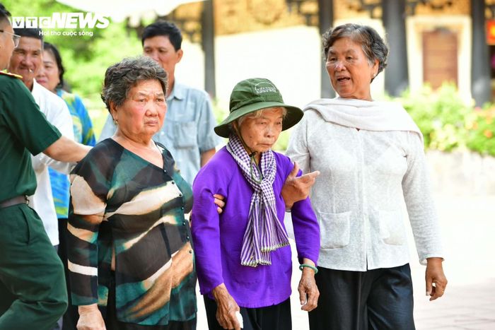 Gia đình nhận là thân nhân liệt sĩ Huỳnh Văn Quên có ước muốn đưa anh Hai về quê thưa với ba má, trước khi quy tập về nghĩa trang liệt sĩ.