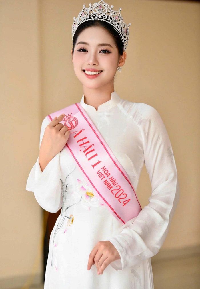 Trần Ngọc Châu Anh sinh năm 2003, quê Hà Nội. Người đẹp đăng quang Á hậu 1 Hoa hậu Việt Nam 2024. Cô sở hữu nhan sắc ngọt ngào cùng chiều cao 1m7, gương mặt khả ái, phong thái khỏe khoắn.