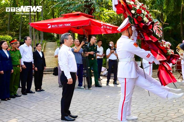 Đoàn công tác do Ủy viên Trung ương Đảng, Phó Bí thư Thành ủy, Chủ tịch Ủy ban MTTQ Việt Nam TP.HCM Nguyễn Phước Lộc dẫn đầu.