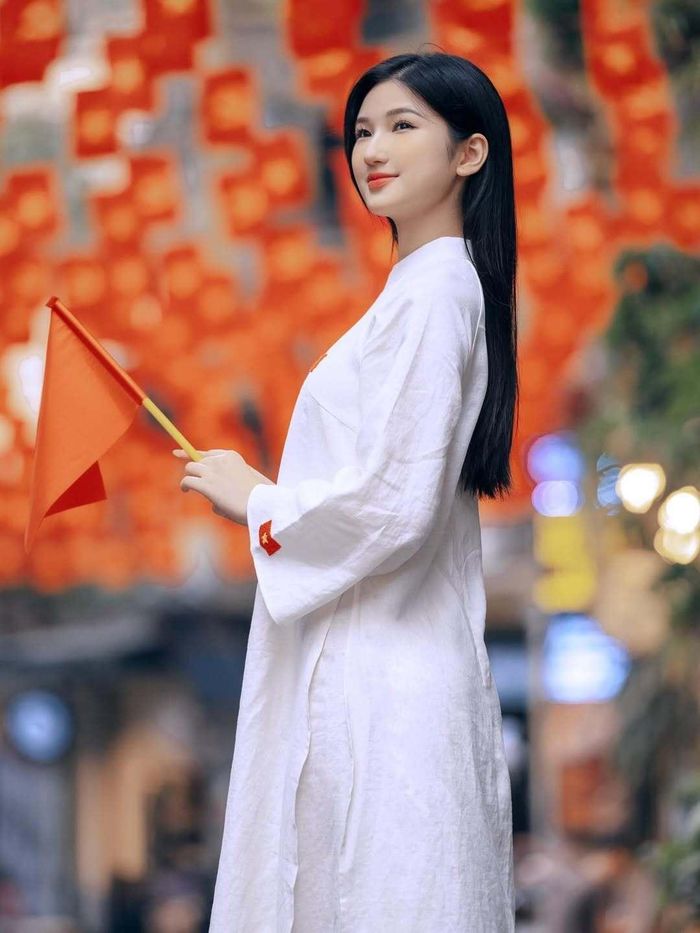 Cô cũng phủ nhận việc đi thử vai vì nghĩ mình giống Nam Phương Hoàng hậu, mà xem đây là cơ hội học hỏi và tích lũy kinh nghiệm.