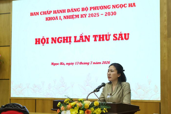 Bí thư Đảng ủy phường Ngọc Hà Đỗ Thị Lan Hương phát biểu tại hội nghị. Ảnh: Duy Khánh
