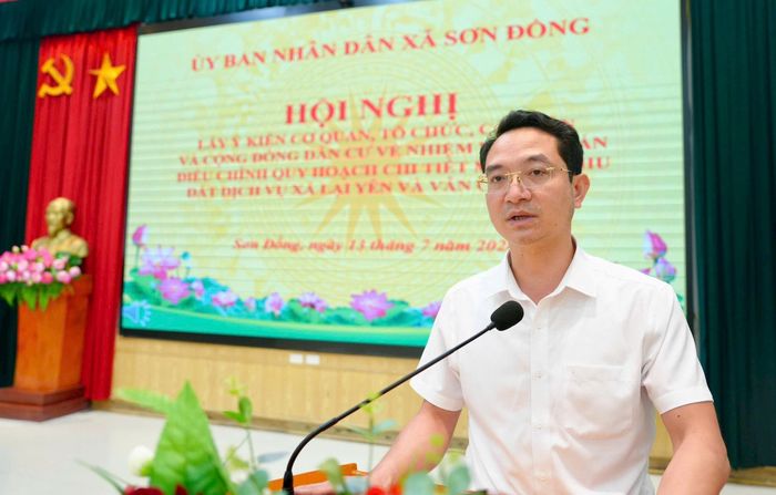 Phó Chủ tịch Thường trực UBND xã Cao Văn Tâm phát biểu tại hội nghị. Ảnh: NS