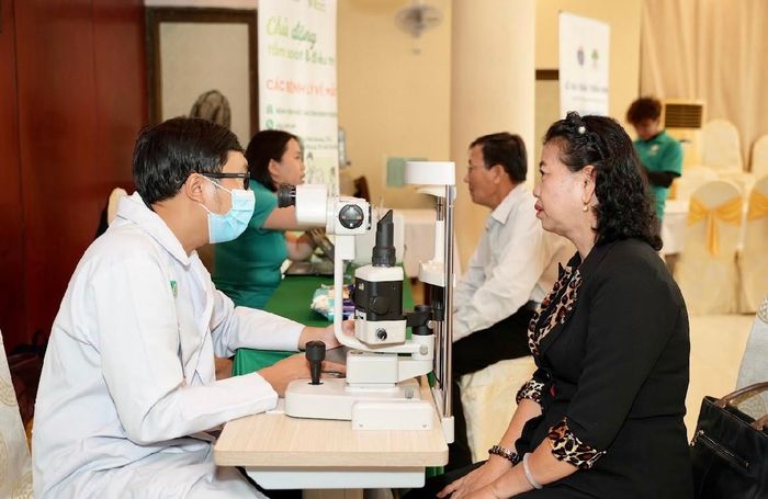 Tại chương trình, người cao tuổi được tiếp cận dịch vụ nhãn khoa chất lượng. Ảnh: BTC