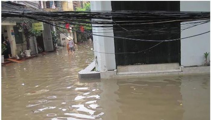 Mưa bão ẩm ướt chú ý đề phòng tai nạn điện giật mùa mưa bão. Ảnh internet