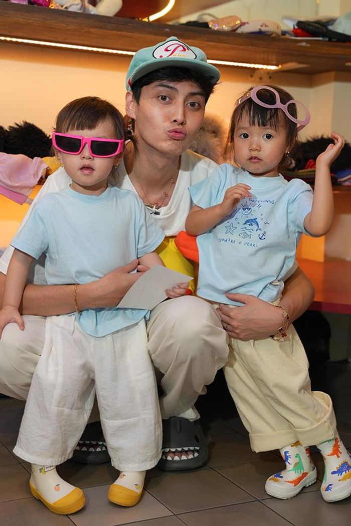 Tuấn Dương và 2 em bé.