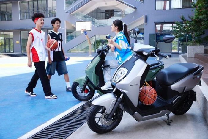 Honda ICON e còn được trang bị hệ thống phanh CBS