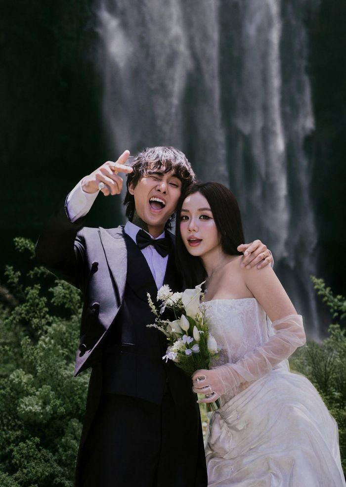 "Một năm, chúng ta chính thức về chung nhà. Một lễ cưới luôn làm em thấy tự hào mỗi khi được ai đó nhắc đến", Bảo Ngọc viết.