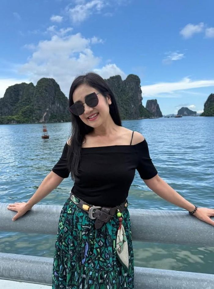 NSND Thu Hà mới đây lại khiến cho khán giả hết lời khen ngợi khi khoe nhan sắc trẻ đẹp bất chấp thời gian. Vẻ ngoài của nữ NSND "hack" tuổi khiến khán giả không tin khi ai nhắc về tuổi thật ngoài đời của chị.