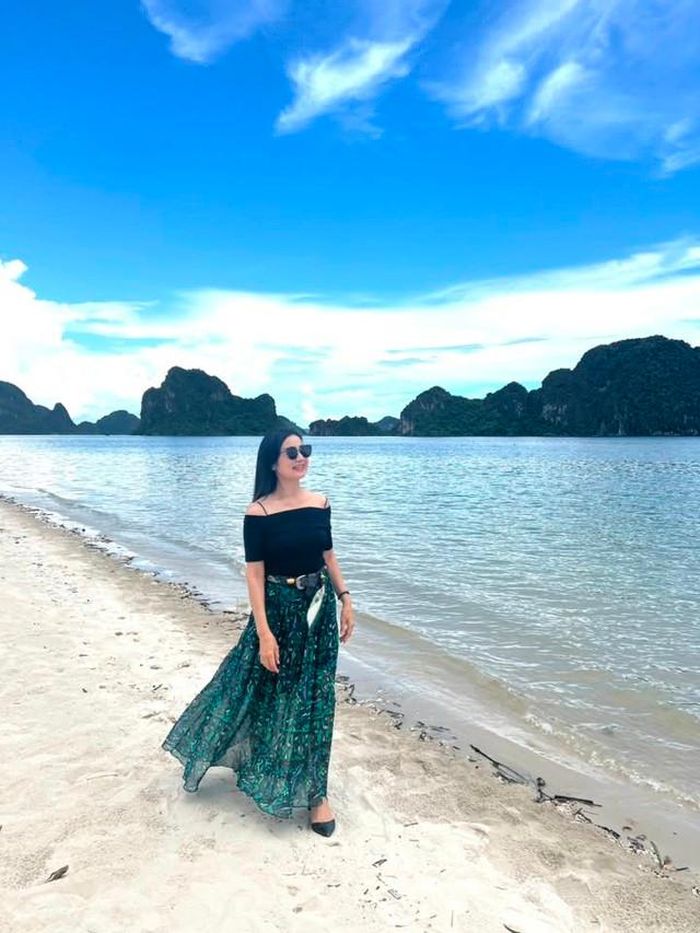 Là ngôi sao duy nhất ở phía Bắc thành công với dòng phim thị trường thập niên 1990, hình ảnh của Thu Hà từng có mặt ở khắp mọi nơi, trên báo chí, lịch treo tường. Vì thế, thời đó, chị còn là một trong những "nữ hoàng ảnh lịch" đình đám. Tuy nhiên sau này, NSND Thu Hà dần vắng bóng khỏi màn ảnh để tập trung cho sân khấu kịch và chăm lo gia đình. Vài năm qua, chị mới tái xuất màn ảnh nhỏ qua một vài bộ phim truyền hình: Khúc hát mặt trời, Hướng dương ngược nắng, Thông gia ngõ hẹp...