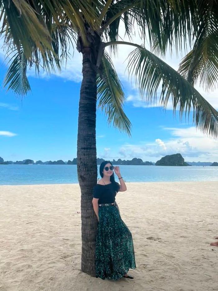 Có lẽ vì thế nên thời trẻ, Thu Hà thường được giao vào vai các vai tiểu thư, công chúa xinh đẹp, mong manh. Đặc biệt, sau khi hóa thân thành cô tiểu thư con quan trong bộ phim Lá ngọc cành vàng, vẻ đẹp của Thu Hà cũng gắn liền với mỹ danh "lá ngọc cành vàng".