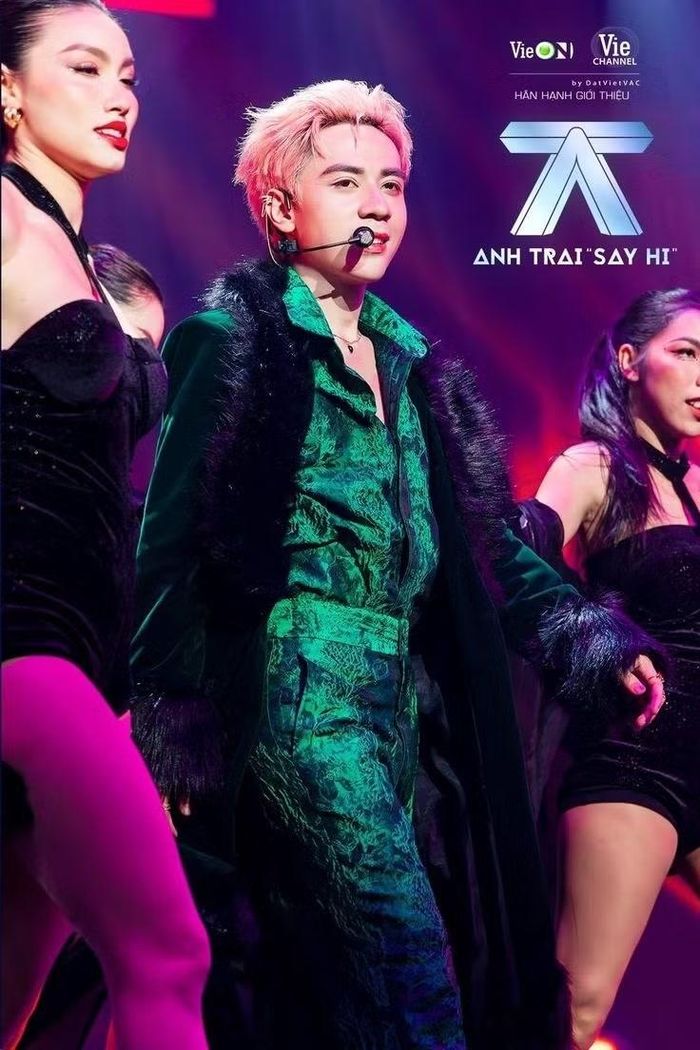 Hai ca khúc bản hit đều có Quang Hùng MasterD tham gia.