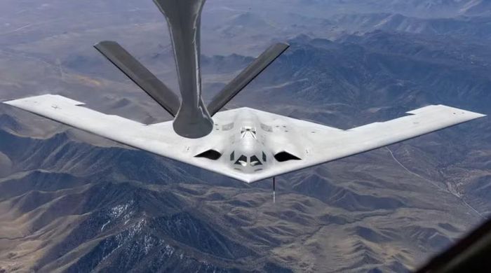 Trong nhiều năm qua, giới quân sự Mỹ từng xem xét khả năng để B-21 Raider hoạt động với chỉ một phi công nhằm giảm chi phí nhân lực, tận dụng mức độ tự động hóa rất cao của máy bay.