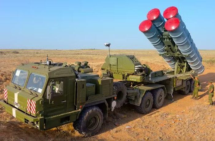 "Những thiếu sót đã được chứng minh của hệ thống Patriot và tình trạng thiếu hụt các tên lửa đánh chặn cho hệ thống Patriot và THAAD đã khiến S-400 trở thành một lựa chọn rất hấp dẫn để đa dạng hóa khả năng phòng không của đất nước", tờ MW nhận xét.