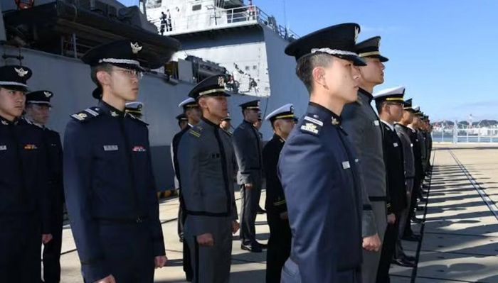 Hãng thông tấn Yonhap cho biết người mất tích mang quân hàm hạ sĩ thủy thủ tập sự. Tuy nhiên, phía Hàn Quốc chưa công bố thêm các thông tin liên quan đến nguyên nhân vụ việc.