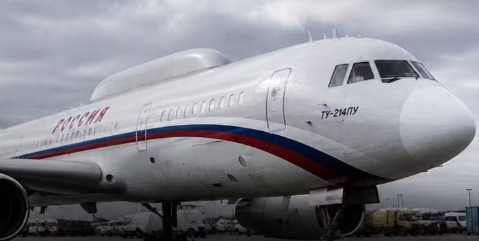 Theo các thông số được công bố, máy bay sở chỉ huy trên không Tu-214PU có tốc độ hành trình 850 km/h, tầm bay 6.500 km. Một biến thể hiện đại hơn là máy bay sở chỉ huy trên không Tu-214PU-SBUS được cho là sở hữu năng lực thông tin liên lạc được tăng cường.