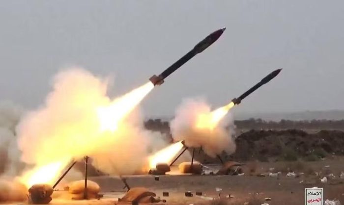 Thành phố này hiện do Houthi kiểm soát. Chưa có thông tin về việc lực lượng Yemen có tìm cách ngăn máy bay hạ cánh tại đây hay không.