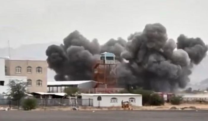 Ông Yahya Saree cho biết Houthi cũng yêu cầu tất cả các hãng hàng không tránh bay qua không phận Arab Saudi cho đến khi "chiến dịch phong tỏa Sân bay Quốc tế Sanaa" được dỡ bỏ, đồng thời kêu gọi các hãng nghiêm túc coi trọng cảnh báo này.
