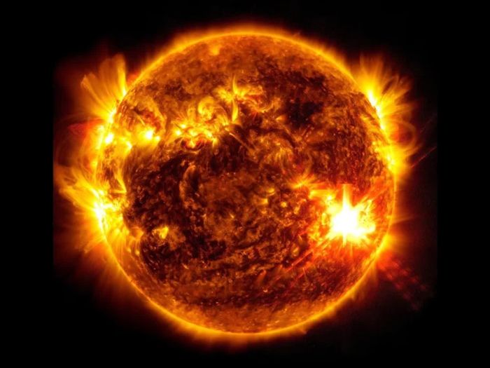 Đài quan sát động lực học mặt trời (SDO) của NASA chụp một vụ bùng phát năng lượng mặt trời X5.8 đạt đỉnh hôm 10/5/2024. Ảnh: NASA.