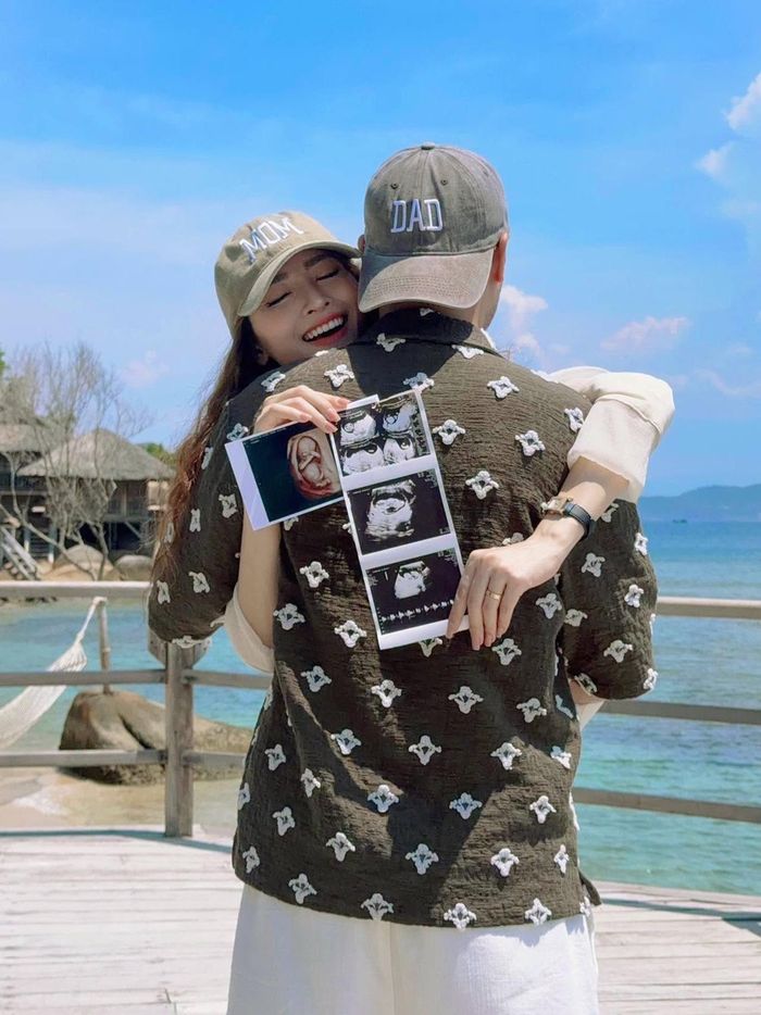  MC Mù Tạt công bố tin mang thai con đầu lòng vào cuối tháng 6, nhân dịp sinh nhật 33 tuổi. Ảnh: Nguyễn Huyền Trang/Facebook. 