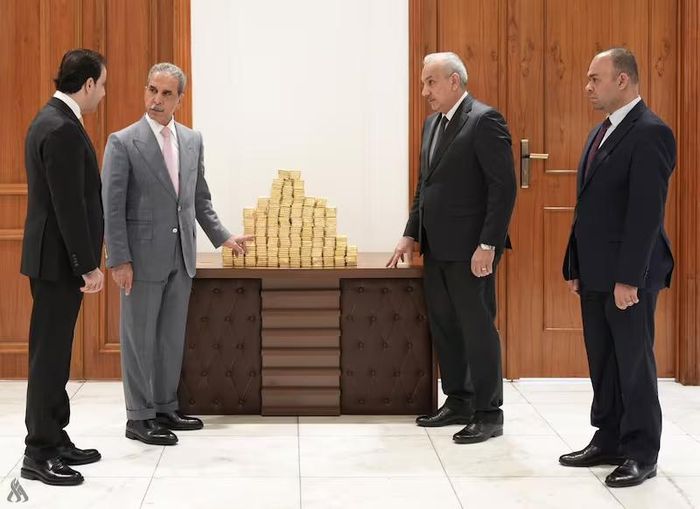  Giới chức Iraq thu giữ một lượng lớn vàng liên quan vụ án tham nhũng. Ảnh: Hãng thông tấn Iraq (INA). 