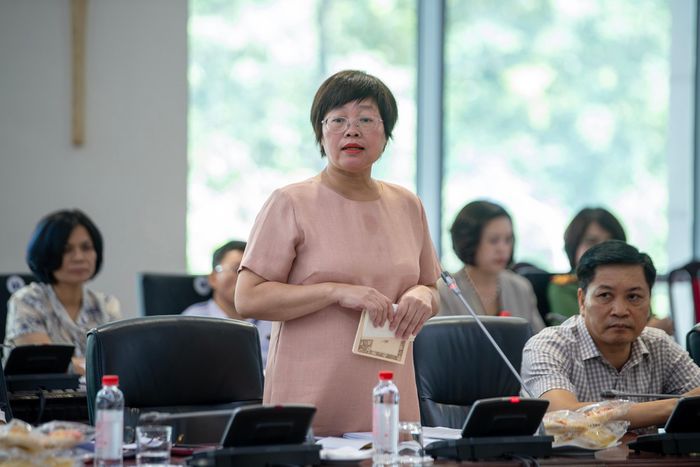 Bà Khúc Thị Hoa Phượng - Giám đốc, Tổng biên tập NXB Phụ nữ Việt Nam - cho rằng cần có những nghiên cứu kỹ lưỡng về mô hình tập đoàn xuất bản - truyền thông. Ảnh: Việt Linh.