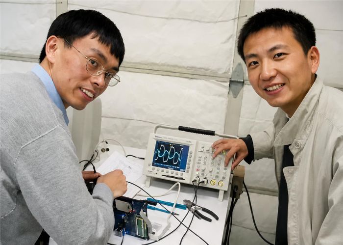 Zhu Yiming (phải) từng khởi nghiệp ở Mỹ trước khi về Trung Quốc. Ảnh: Jialiu.