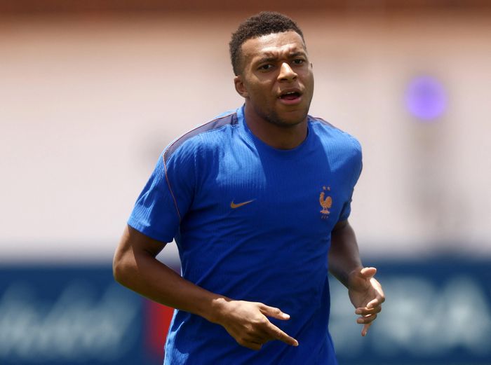 Mbappe tìm lại phong độ cao nhất trong màu áo tuyển Pháp sau đoạn kết khó khăn tại Real Madrid.