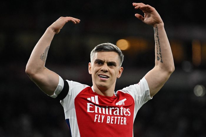 Arsenal quyết định bán đứt Trossard.