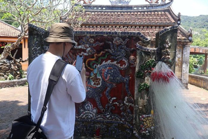 Di tích miếu tổ nghề yến tại Bãi Hương - Cù Lao Chàm