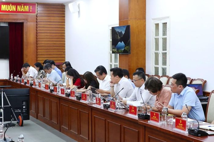 Các đại biểu dự cuộc họp