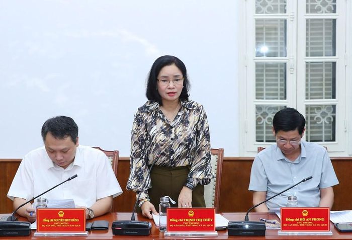Thứ trưởng Bộ VHTTDL Trịnh Thị Thủy phát biểu
