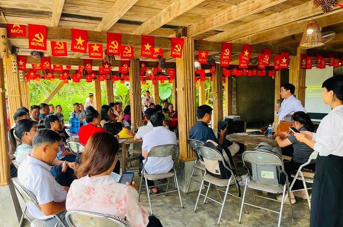 Tại lớp tập huấn, các chuyên gia và học viên cùng trao đổi kinh nghiệm, thảo luận
