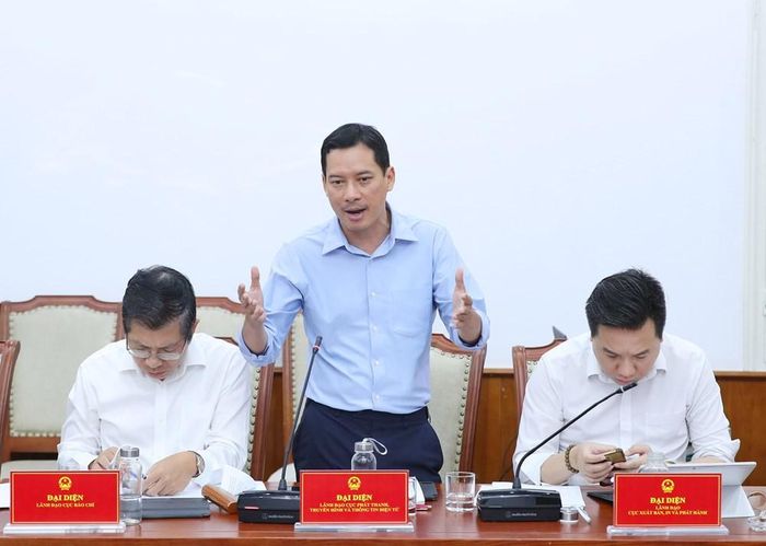 Lãnh đạo các đơn vị phát biểu tại cuộc họp