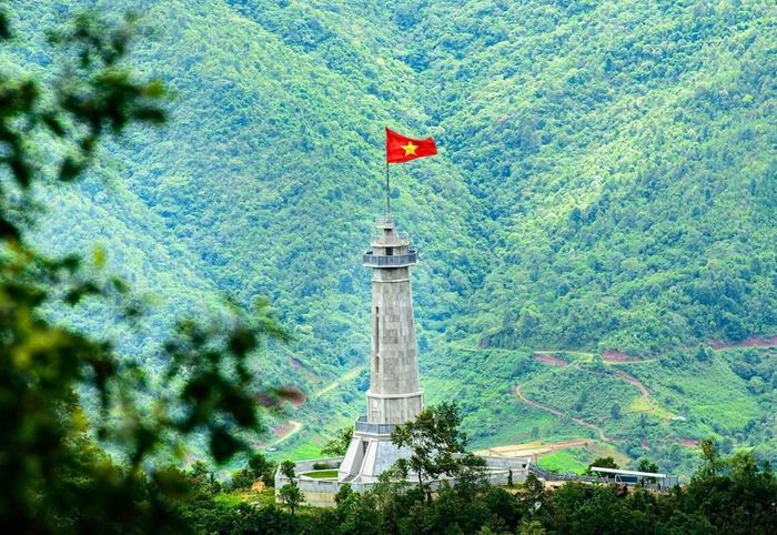 Việc công nhận điểm du lịch Cột cờ A Pa Chải góp phần khai thác hiệu quả tiềm năng du lịch khu vực cực Tây Tổ quốc