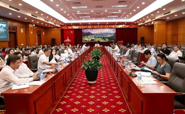 Tham dự hội thảo có đại diện lãnh đạo các sở, ngành, các xã, phường; doanh nghiệp và đơn vị hoạt động trong lĩnh vực du lịch