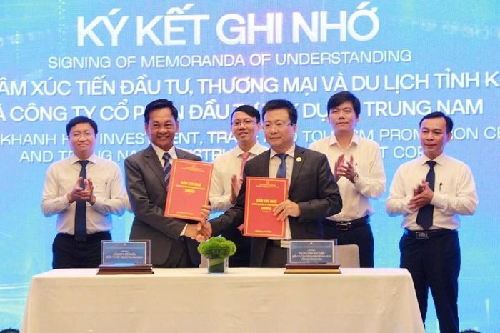 Ban tổ chức ký kết các biên bản ghi nhớ hợp tác với doanh nghiệp, mở ra cơ hội thu hút nguồn lực đầu tư vào lĩnh vực cảng biển, cảng cạn và trung tâm logistics