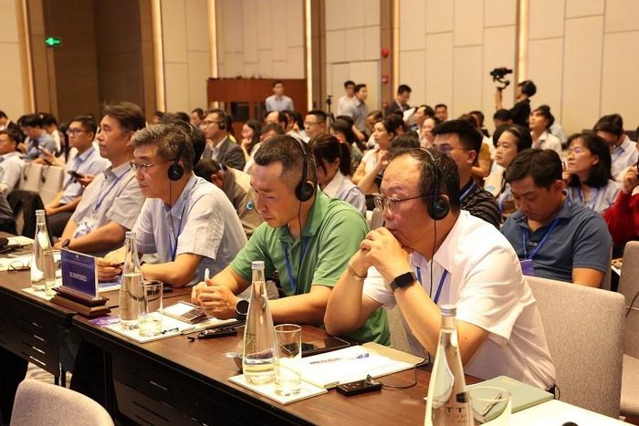 Các đại biểu tham gia Hội nghị đã cũng tập trung thảo luận về cơ chế thu hút đầu tư, phát triển cảng xanh, cảng thông minh, logistics số, kết nối đa phương thức và nâng cao năng lực chuỗi cung ứng