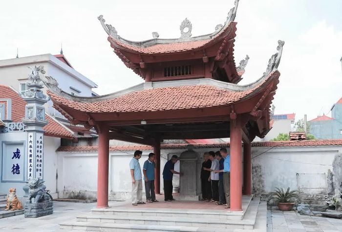 Di tích lịch sử - nhà thờ Tiến sĩ Nguyễn Thực là nơi kết nối truyền thống hiếu học, góp phần đào tạo thế hệ tương lai và thúc đẩy phát triển xã XHCN văn minh. Ảnh: Phan Phương – TTXVN