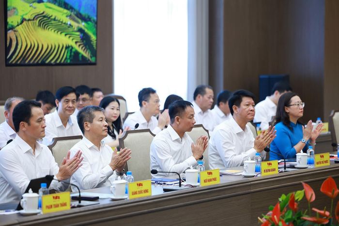 Các đại biểu tỉnh Lào Cai tham dự buổi làm việc. Ảnh: Dương Giang – TTXVN