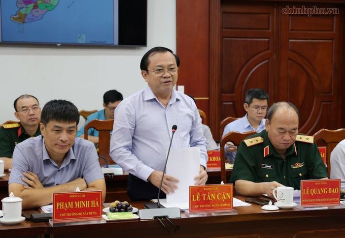Thứ trưởng Bộ Tài chính Lê Tấn Cận phát biểu tại cuộc làm việc - Ảnh: VGP/Gia Huy