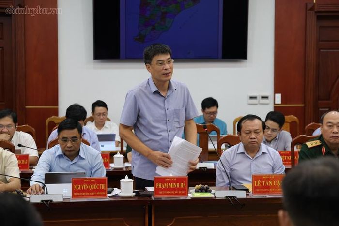 Thứ trưởng Bộ Xây dựng Phạm Minh Hà phát biểu tại cuộc làm việc - Ảnh: VGP/Gia Huy
