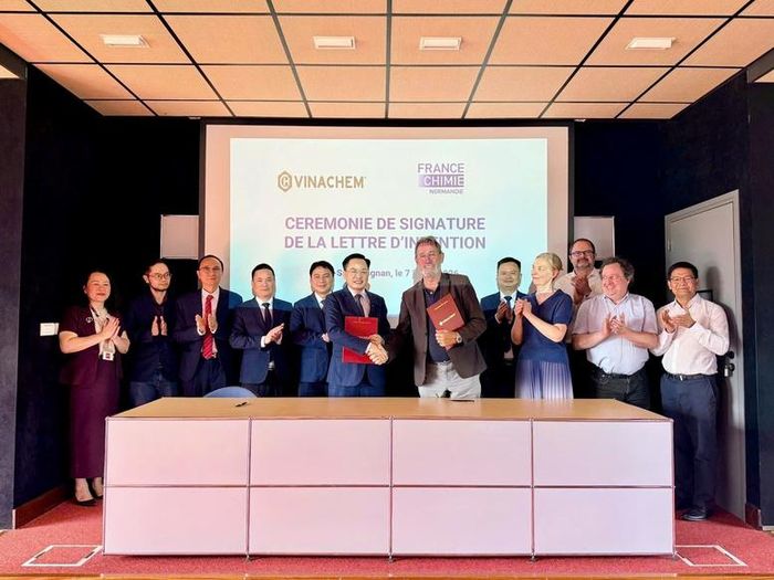 Vinachem làm việc với Hiệp hội Hóa chất vùng Normandie và ký kết Biên bản ghi nhớ hợp tác với France Chimie Normandie