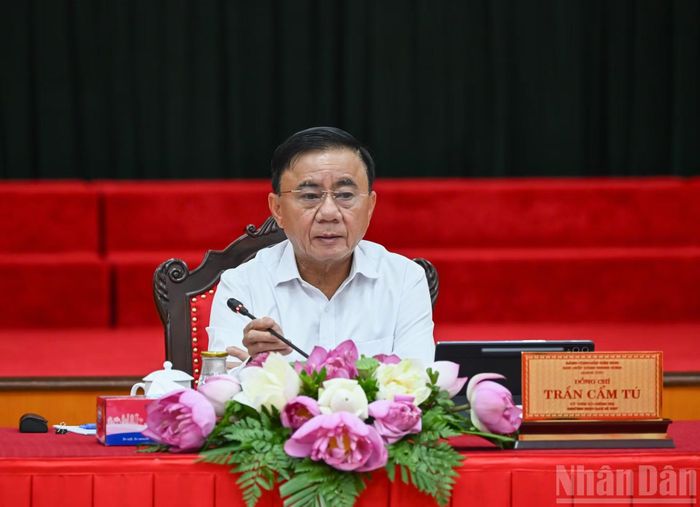 Thường trực Ban Bí thư Trần Cẩm Tú điều hành Hội nghị giao ban quý II/2026. (Ảnh: DUY LINH)