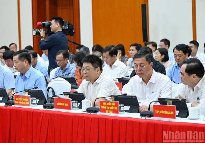 Lãnh đạo Đảng ủy, các ban Đảng, các đơn vị sự nghiệp trực thuộc Trung ương dự hội nghị. (Ảnh: DUY LINH)